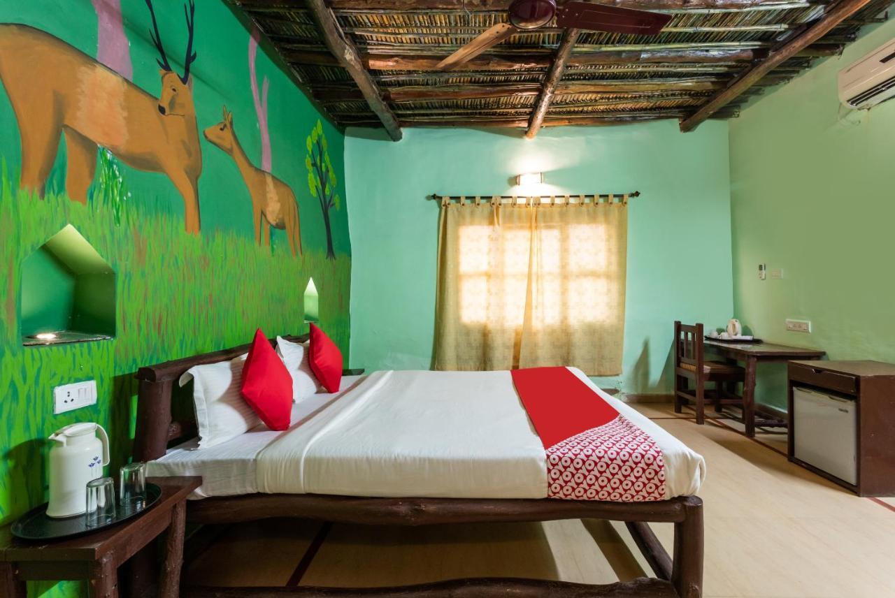 Kanha Village Eco Resort Exteriör bild