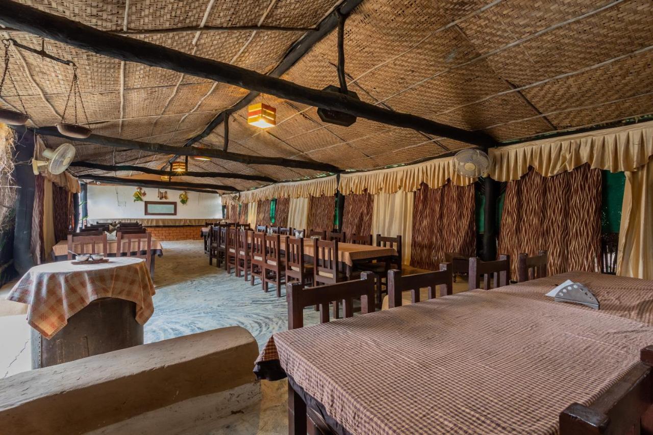 Kanha Village Eco Resort Exteriör bild