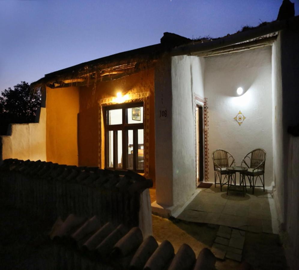 Kanha Village Eco Resort Exteriör bild